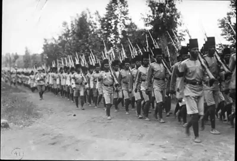 Battalion, King's African Rifles, marching in formation, 1902
